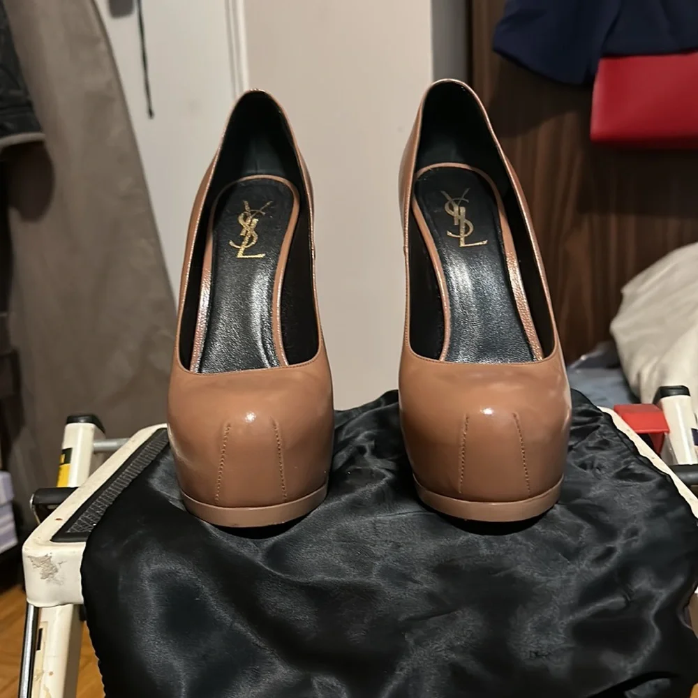 YSL Yves Saint Laurent Nude Tribute Platform Leather Pumps - Picture 3 of 13